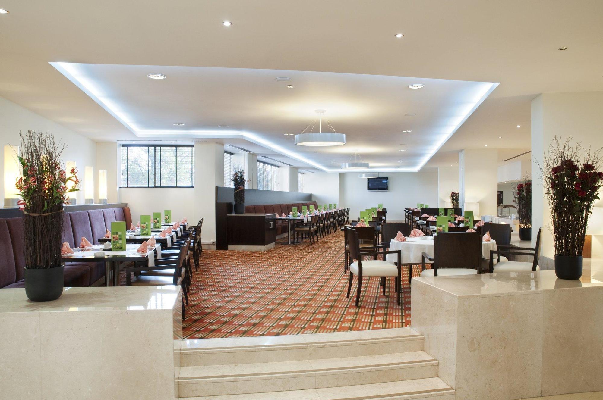 Holiday Inn Moscow Sokolniki, An Ihg Hotel Restoran gambar